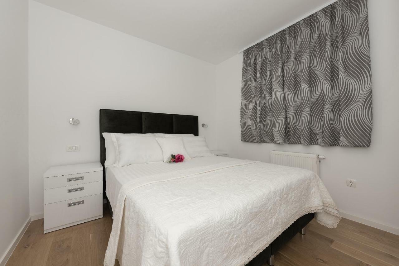 Penthouse Jure Apartment Makarska Exterior photo